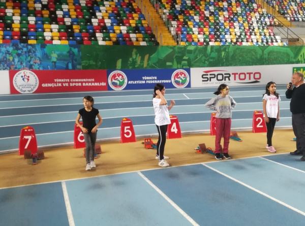 Ataköy Atletizm Salonunda Yapılan U14 Atletizm Yarışmalarına Katıldık