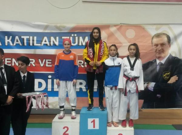 Öğrencimiz Tekvando da İstanbul 3.sü olarak Türkiye Şampiyonasına Katılmaya Hak Kazandı