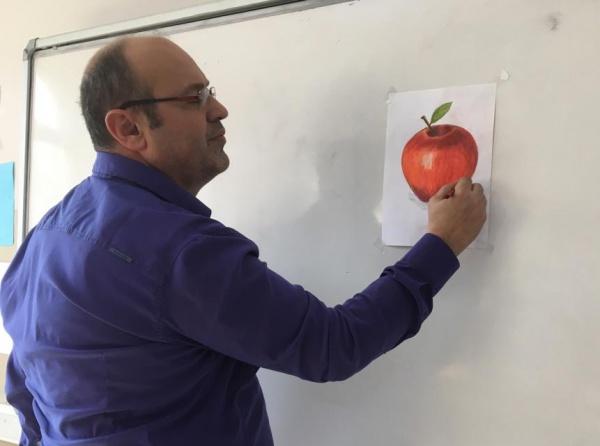 Seçmeli Resim dersinde Çocuklara bugün yerli malı meyvelerin çizimi anlatıldı