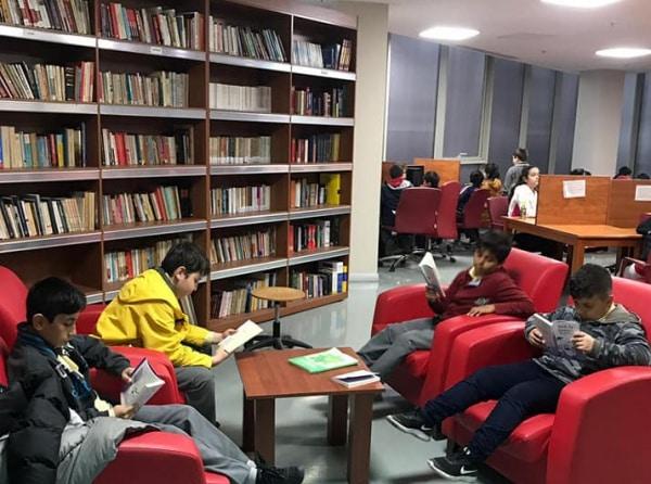 Öğrencilerimiz Şişli Nazım Hikmet Kültür Merkezinde bulunan kütüphanede kitap okuma etkinliğinde bulundular.