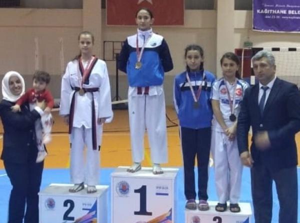 Ezgi Şener İstanbul Avrupa Yakası Taekwando Şampiyonasında 1. olmuştur