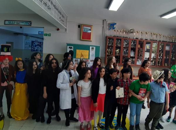 Türkçe Dersi Sergisi için Öğrencilerimiz ve Kostümleri 