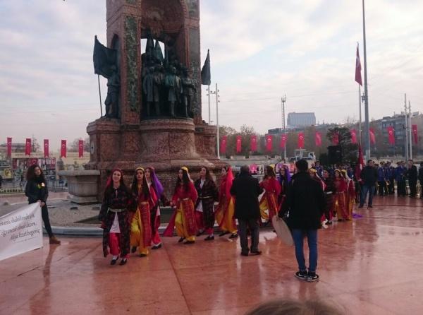 Taksim Meydanına 24 Kasım Töreninde Çelenk Bırakan Öğretmenlerimiz
