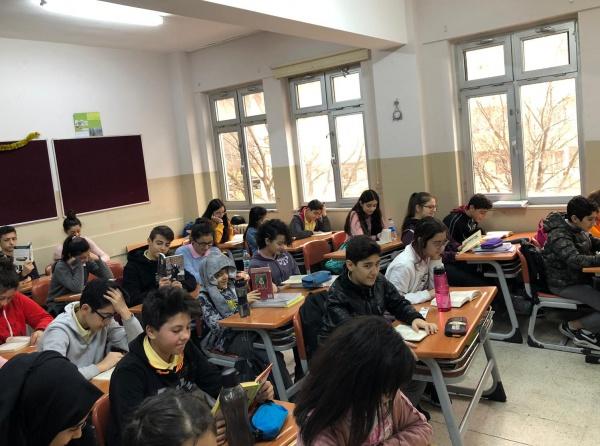 İstanbulu Okuyorum, Kütüphanede Hayat Var Projeleri kapsamında 8/B sınıfı ile ilk ders öykü okuma çalışması