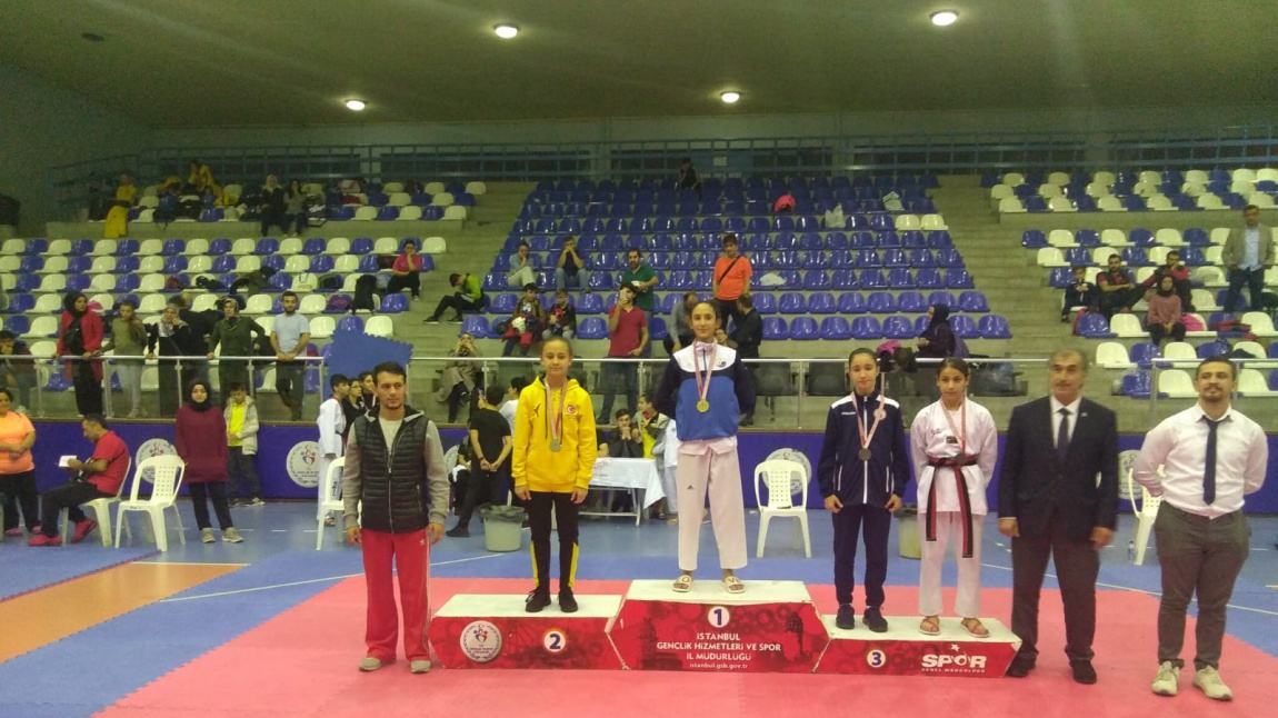 7-D sınıfı öğrencimiz EZGİ ŞENER İstanbul Avrupa yakası şampiyonu oldu